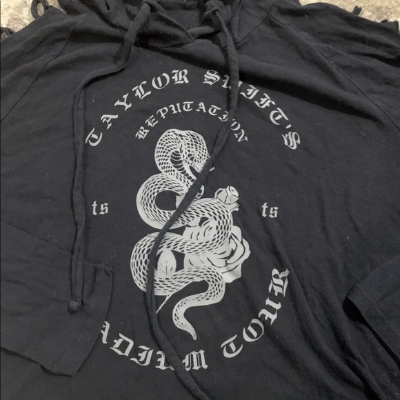 Taylor Swift Reputation Tour Merchandise - Picture 4 of 8